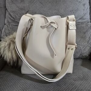 Elegant Cream Leather Bucket Shoulder Bag